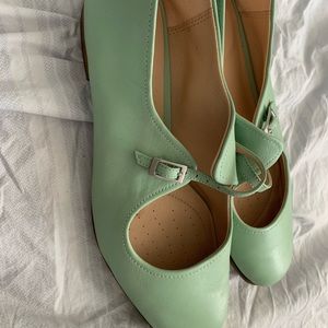 Clark’s size 9 worn four times green vintage style shoe
